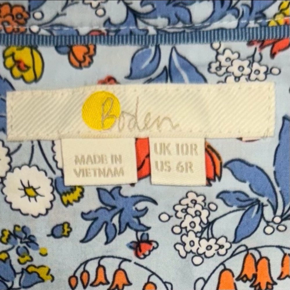 Boden Woman’s Blue Floral Button Down Shirt Size 6R - Picture 11 of 16